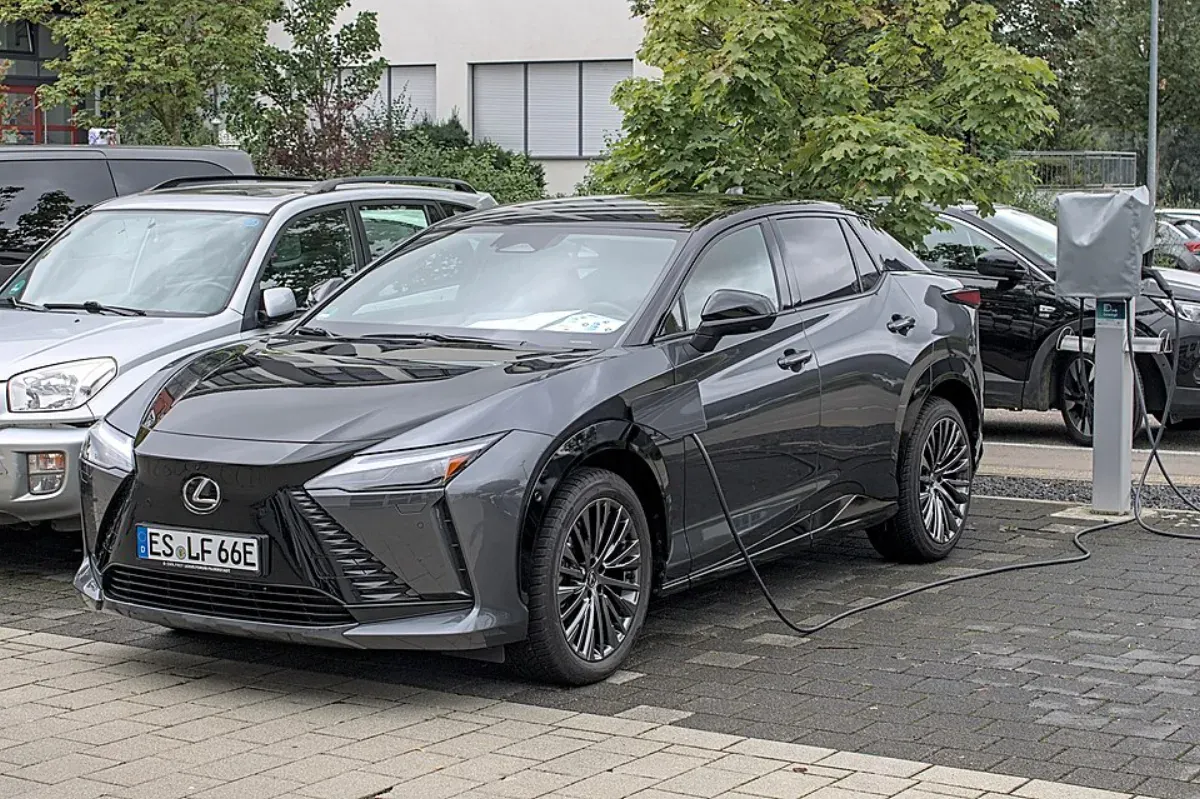Lexus RZ 450e électrique