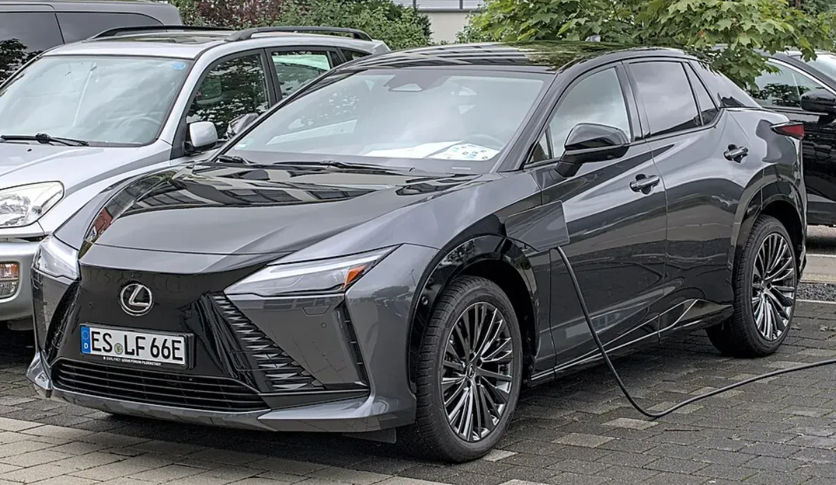 Lexus RZ 550e électrique